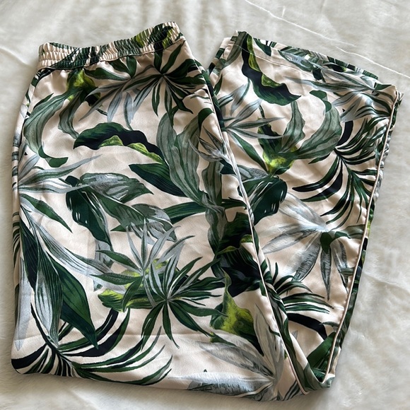 Victoria's Secret Other - 🔥Victoria’s Secret satin leaf print pajama lounge pants